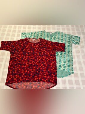 ❤️🖤🤍💚Bundle of 2 LuLaRoe Multicolor Geometric Short Sleeve Tops, 2XL, preloved